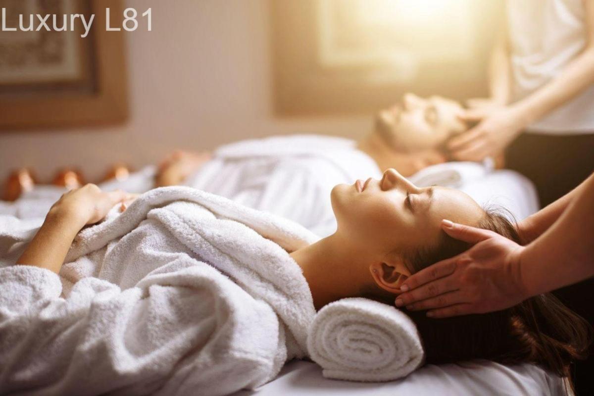 Angia Luxury Apartment Inside Landmark 81 Tower ホーチミン市 エクステリア 写真