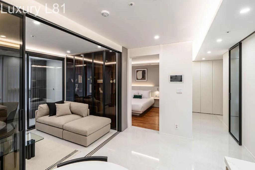 Angia Luxury Apartment Inside Landmark 81 Tower ホーチミン市 エクステリア 写真