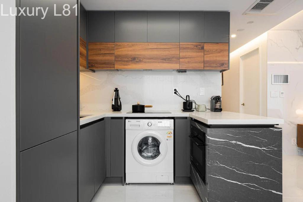 Angia Luxury Apartment Inside Landmark 81 Tower ホーチミン市 エクステリア 写真