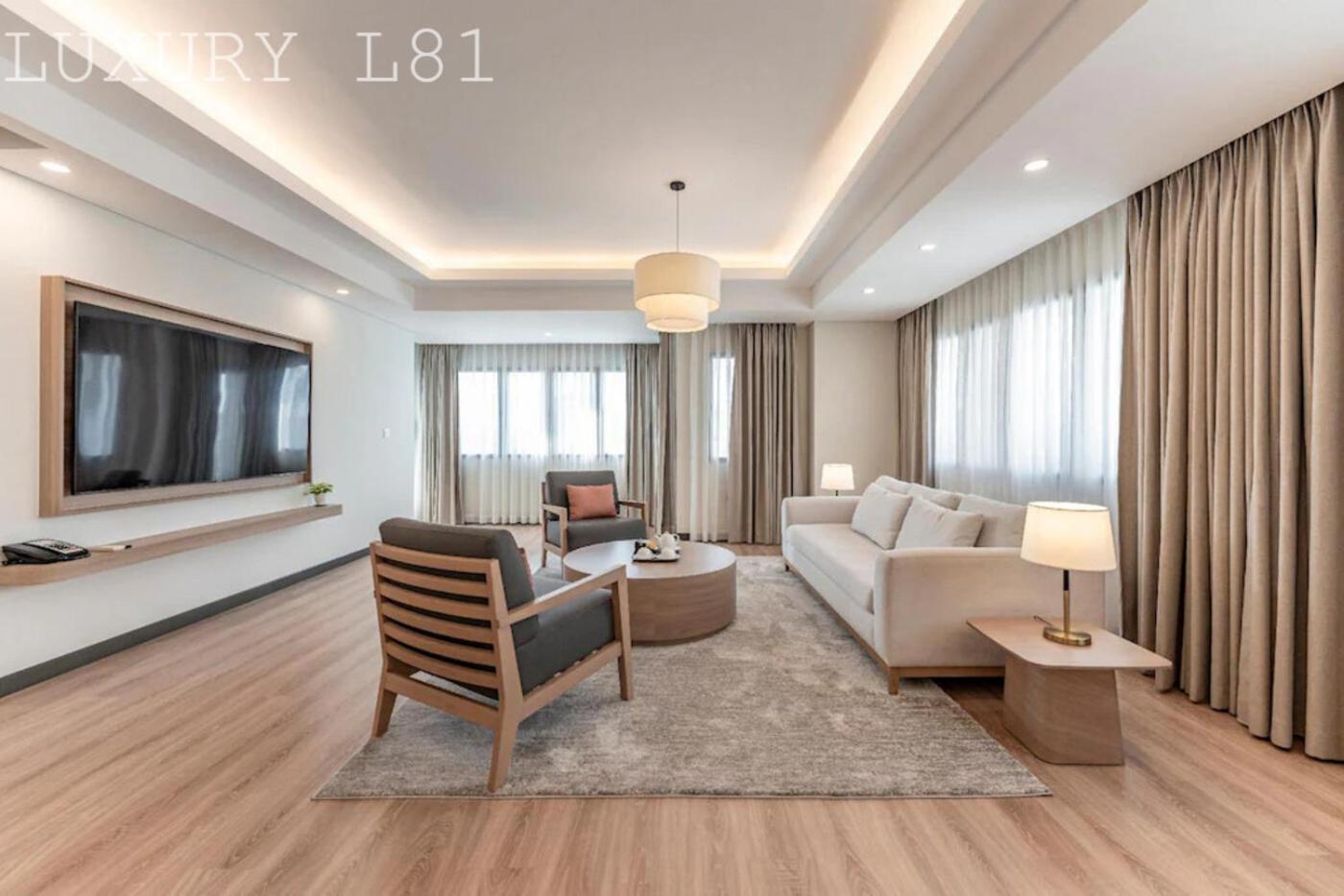 Angia Luxury Apartment Inside Landmark 81 Tower ホーチミン市 エクステリア 写真